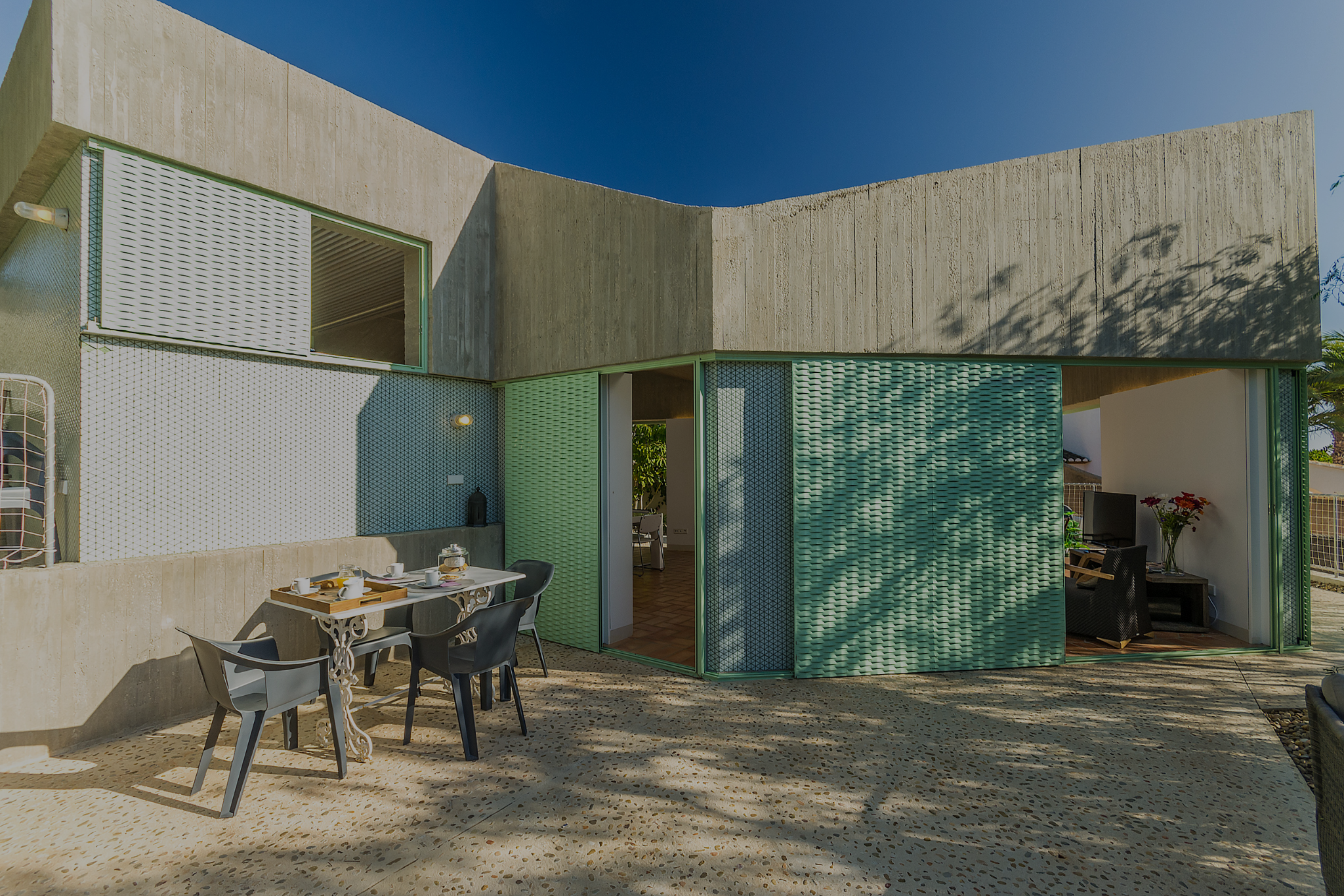 Villa Maroa, situada en Benissa, al borde del mar