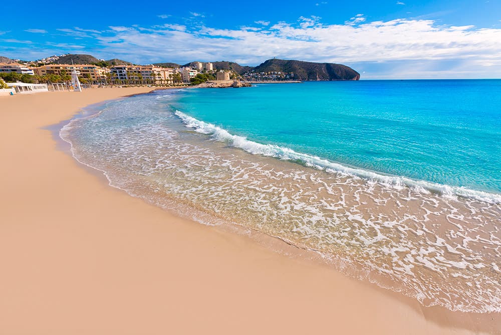 Banderas-azules-en-Moraira - Playa-de-L´Ampolla