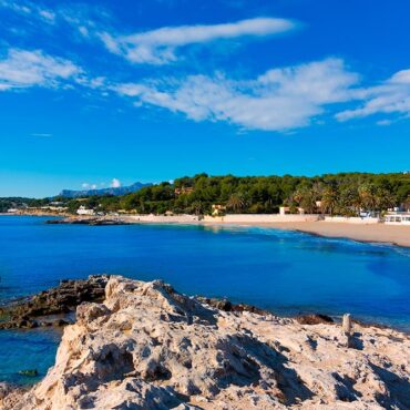 Las banderas azules en la costa de Moraira: una garantía de calidad